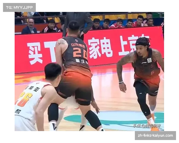 山东高速克里斯罚球17中17 但外线投射缺失限制进攻空间 山东高速克里斯罚球17中17 但外线投射缺失限制进攻空间